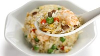 Jika makan di restoran China, pastinya jangan lupa pesan nasi goreng! Nasi goreng bisa jadi makanan ternyaman yang cocok disantap semua orang. Foto: Getty Images 