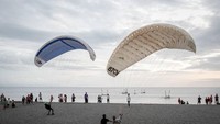 Ada pantai pasir putih yang berada di sebelah barat pulau lombok dan sunset point. (dok. Kemenparekraf)