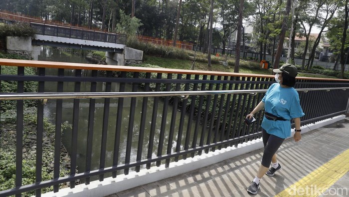Meski Ditutup, Warga Masih Mendatangi Tebet Eco Park Lho