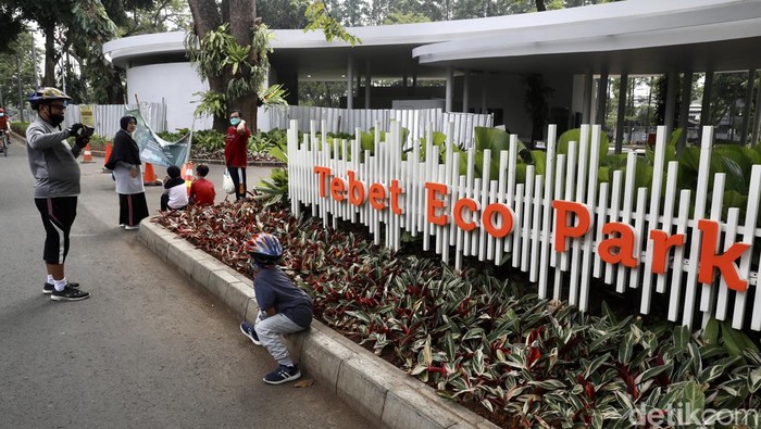 Meski Ditutup, Warga Masih Mendatangi Tebet Eco Park Lho Meski Ditutup, Warga Masih Mendatangi Tebet Eco Park Lho