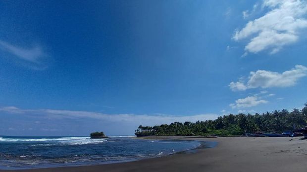 Pantai Muaragatah di Pangandaran.