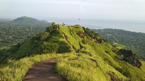 Pemandangan Bukit Batu Kursi di Desa Pemuteran, Kecamatan Gerokgak, Kabupaten Buleleng, Bali.