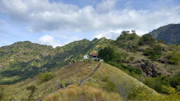 Pemandangan Bukit Batu Kursi di Desa Pemuteran, Kecamatan Gerokgak, Kabupaten Buleleng, Bali.