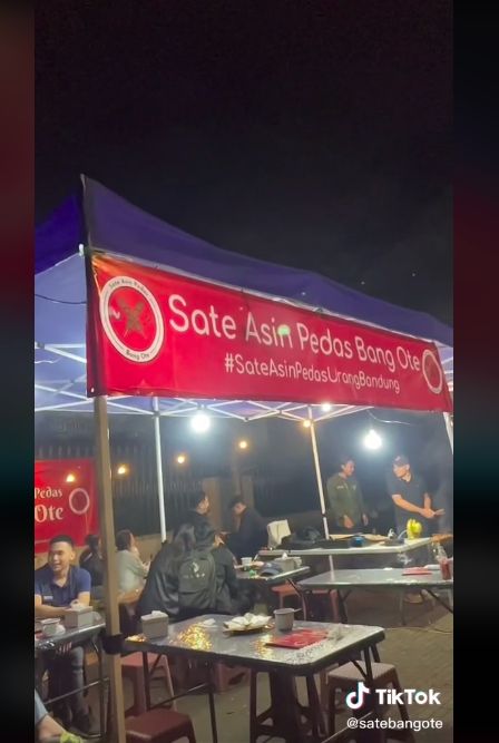 Penjual sate ganteng