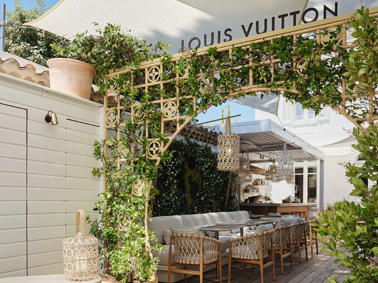 Asri! Makan di Restoran Louis Vuitton Serasa di Teras Rumah Mewah