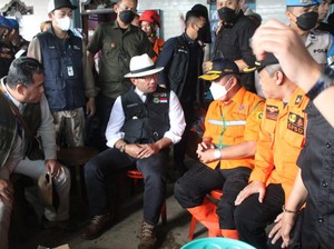 Ridwan Kamil Tinjau Pengungsi Longsor Bogor: Kebutuhannya Ditanggung Negara