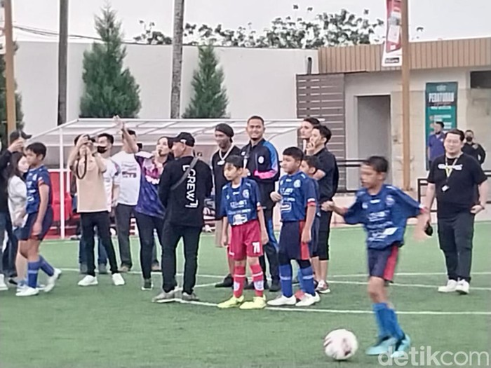 Ronaldinho memberi choacing clinic di Malang