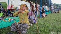 Sebanyak 160 peserta yang terdiri dari 28 orang peserta perempuan dan 132 peserta pria memeriahkan pergelaran Sayembara Jemparingan Mataraman memperingati Hadeging Kadipaten Pakualaman ke-210. Foto: Pius Erlangga/detikJateng
