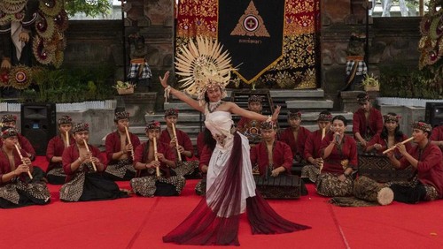 Sekaa Gamelan Suling Sundaram tampilkan tujuh karya yang mengangkat konsep Sapta Gangga dalam rekasadana Pesta Kesenian Bali (PKB) 2022 di Kalangan Ayodya.