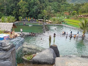Kolam Renang di Bengkulu Tengah Ini Menggunakan Air Sungai