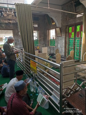 Wisata Ziarah ke Makam Keramat Empang Bogor
