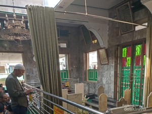 Wisata Ziarah ke Makam Keramat Empang Bogor