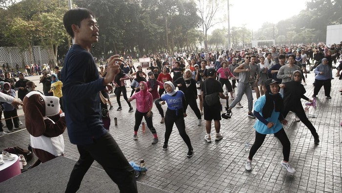 Rutin berolahraga dapat menjaga kebugaran hingga masa tua. Pilihan aparel yang tepat pun menunjang hal tersebut.
