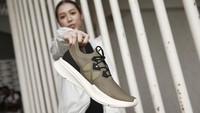 Hush Puppies terus berinovasi untuk bisa menciptakan sepasang sepatu yang memungkinkan kita semua untuk dapat dengan nyaman berjalan dan tanpa harus merasakan rasa sakit atau kelelahan pada kaki saat beraktifitas seharian.