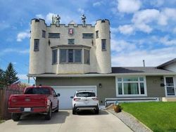 10 Potret Dekorasi Rumah Nyeleneh, Bikin Geleng Kepala