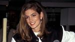 7 Potret Muda Cindy Crawford di Era Emas 90-an