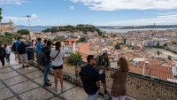 Preply, platform pembelajaran bahasa online yang mengeluarkan daftar kota terbaik untuk eksptriat ini. Lisbon di posisi ketiga dengan skor 6,51 (Foto: NurPhoto via Getty Images/NurPhoto)