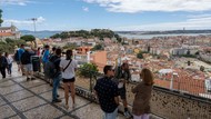 Lansekap Perkotaan Lisbon Terlihat Jelas dari Tampat Ini