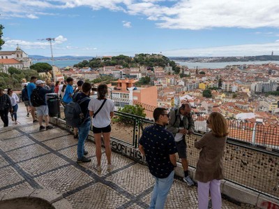 Lansekap Perkotaan Lisbon Terlihat Jelas dari Tempat Ini