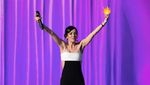 Momen Olivia Rodrigo-Lily Allen Acungkan Jari Tengah Buat Mahkamah Agung AS