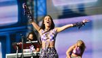 Momen Olivia Rodrigo-Lily Allen Acungkan Jari Tengah Buat Mahkamah Agung AS