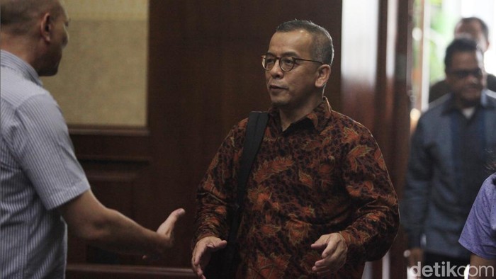 Tersangka baru kasus Garuda Indonesia sudah diumumkan. Mereka adalah Emirsyah Satar dan Soetikno Soedardjo. Simak info lengkapnya di sini.