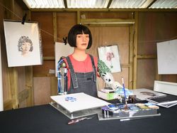 Ai-DA, Robot Seniman Pertama di Dunia Beraksi di Festival Glastonbury
