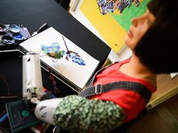 Ai-DA, Robot Seniman Pertama di Dunia Beraksi di Festival Glastonbury