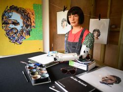 Ai-DA, Robot Seniman Pertama di Dunia Beraksi di Festival Glastonbury