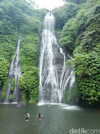 Foto: Yang Segar-segar Di Bali, Air Terjun Kembar Banyumala