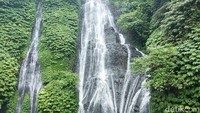 Untuk sampai ke air terjun kamu harus trekking sekitar 15-20 menit, tergantung kekuatan kakimu.