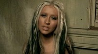 Beautiful dari Christina Aguilera. Lagu tersebut dihadiahi GLAAD Media Award untuk video musiknya. Dalam video itu diceritakan penggambaran mengharukan dari pasangan gay dan seorang transgender. Foto: dok ist
