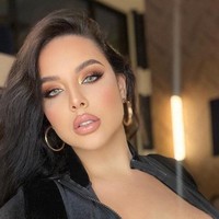 Inilah potret cantik model bernama Cinthya LaRose itu. Tak hanya memiliki wajah yang menawan, Cinthya pun dikagumi karena keseksiannya. Foto: Dok. Instagram/@cinthya_larose