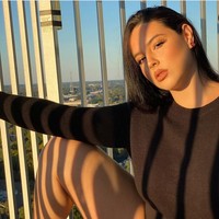 “Aku cukup sering jadi bahan fetish, tapi batasanku adalah sampai dengan mengirimkan cairan di tubuhku,” akunya. Foto: Dok. Instagram/@cinthya_larose