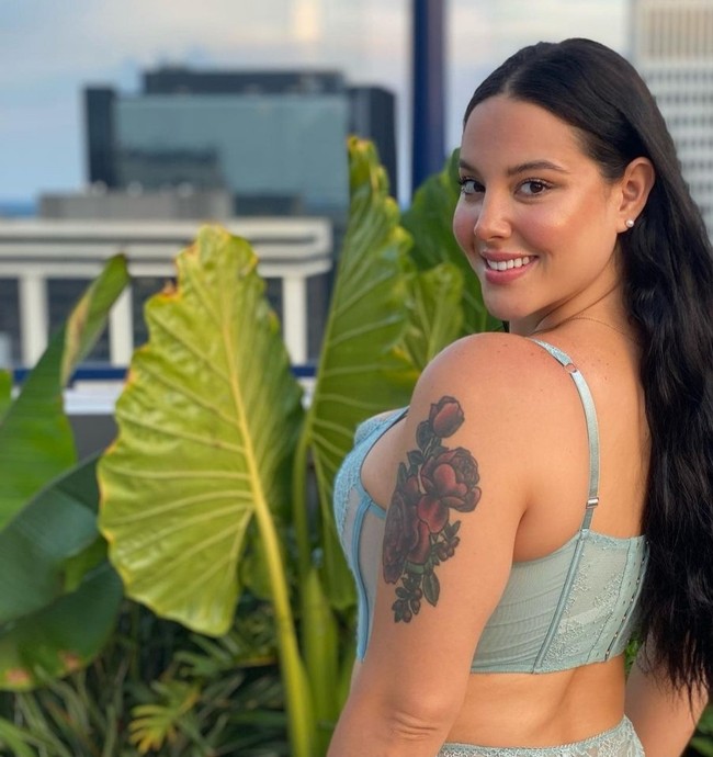 Cinthya mengaku bahwa dia tidak sama dengan bintang OnlyFans lainnya yang bersedia menjual keringat. Cinthya benar-benar menolak dengan tegas menjual hal-hal semacam itu. Foto: Dok. Instagram/@cinthya_larose