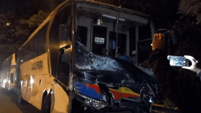 cover gif kecelakaan beruntun tol cipularang