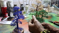 Miniatur ini dijual mulai harga Rp75 ribu hingga Rp250 ribu per unit tergantung ukurannya.