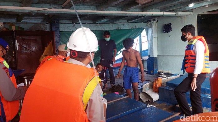 Evakuasi ABK tewas tersiram air panas di PPI Mayangan Probolinggo