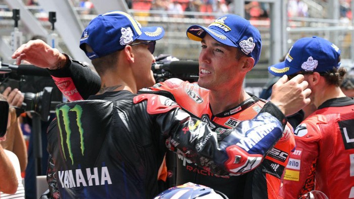 Aprilia Spanish rider Aleix Espargaro (R) celebrates with Yamaha French rider Fabio Quartararo after taking the pole position after the MotoGP qualifying session of the Moto Grand Prix de Catalunya at the Circuit de Catalunya on June 4, 2022 in Montmelo on the outskirts of Barcelona. (Photo by LLUIS GENE / AFP) (Photo by LLUIS GENE/AFP via Getty Images)