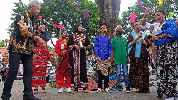 Ganjar Pranowo mengapresiasi kegiatan tersebut karena peserta bisa saling mengenal antarsuku, agama, seni budaya, dan kuliner yang berbeda dari berbagai daerah dan menumbuhkan bangga. Ganjar Pranowo mengapresiasi kegiatan tersebut karena peserta bisa saling mengenal antarsuku, agama, seni budaya, dan kuliner yang berbeda dari berbagai daerah dan menumbuhkan bangga.Â