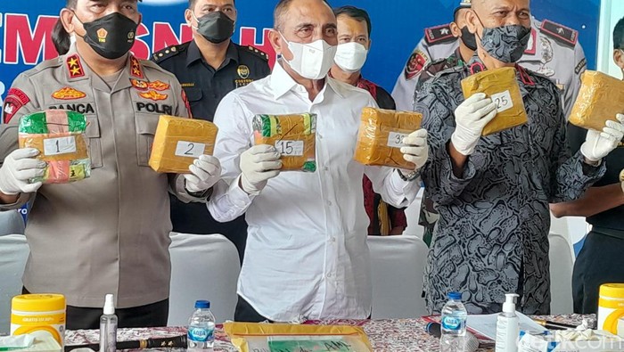 Gubsu Edy Rahmayadi (tengah) saat acara HANI di Medan