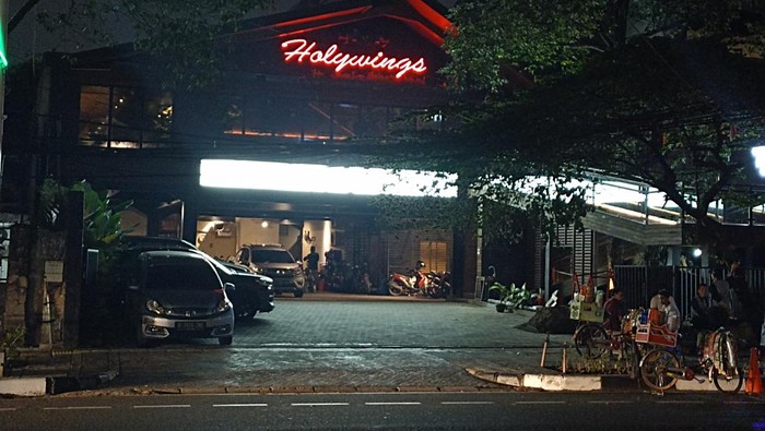 Holywings Gunawarman Jakarta Selatan masih beroperasi malam ini.