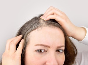 Sudah Beruban? Ini Cara Merawat Rambut agar Tetap Sehat dan Berkilau
