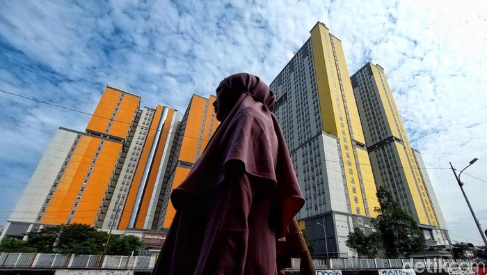 Intip Aktivitas Warga Jakarta Saat Kasus COVID-19 Kembali Menanjak Kasus COVID-19 di Tanah Air terus menunjukkan peningkatan yang diyakini terkait subvarian BA.4 dan BA.5 DKI Jakarta jadi daerah yang menyumbang kasus terbanyak.