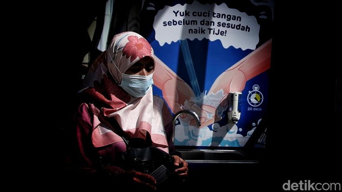 Intip Aktivitas Warga Jakarta Saat Kasus COVID-19 Kembali Menanjak Kasus COVID-19 di Tanah Air terus menunjukkan peningkatan yang diyakini terkait subvarian BA.4 dan BA.5 DKI Jakarta jadi daerah yang menyumbang kasus terbanyak.