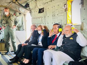Jokowi Bareng PM India Naik Helikopter ke Lokasi KTT G7