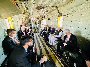 Bareng PM India, Jokowi ke Lokasi KTT G7 Pakai Helikopter Sikorsky CH53