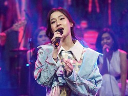 Keisya Levronka termasuk penyanyi muda yang diperhitungkan. Namun akhir-akhir ini ia kerap mendapatkan kritikan karena gagal membawakan lagunya sendiri. Foto: Instagram @keisyalevronka