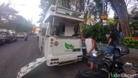 Rumah mobil milik Keluarga Kura-kura saat singgah di Taman Bungkul, Surabaya/Foto: Praditya Fauzi Rahman/detikJatim
