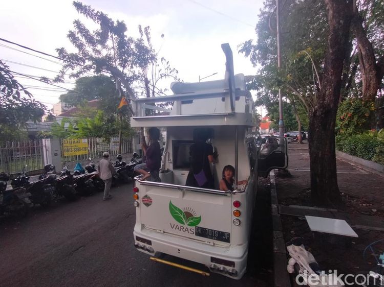 Rumah Mobil Keluarga Kura-kura yang Hidup Nomaden